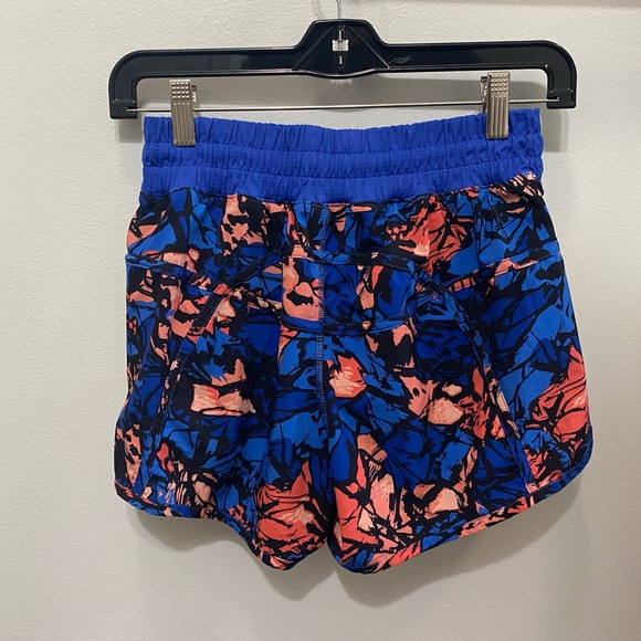 Lululemon Tracker 4” Shorts - Picture 2 of 3